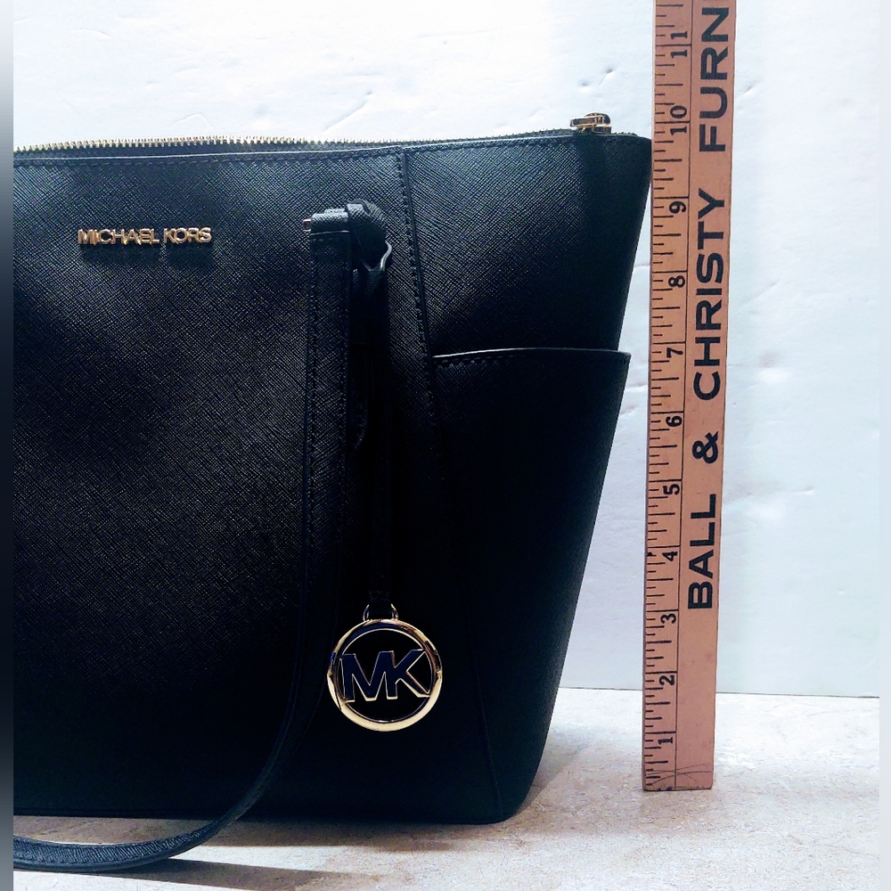 Michael Kors Charlotte M/L Leather Top Zip Tote - Picture 12 of 13